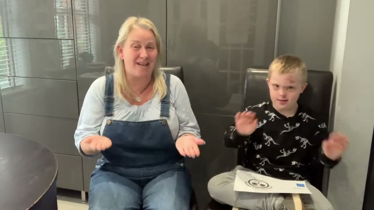 Makaton for ‘FACE’ 😊