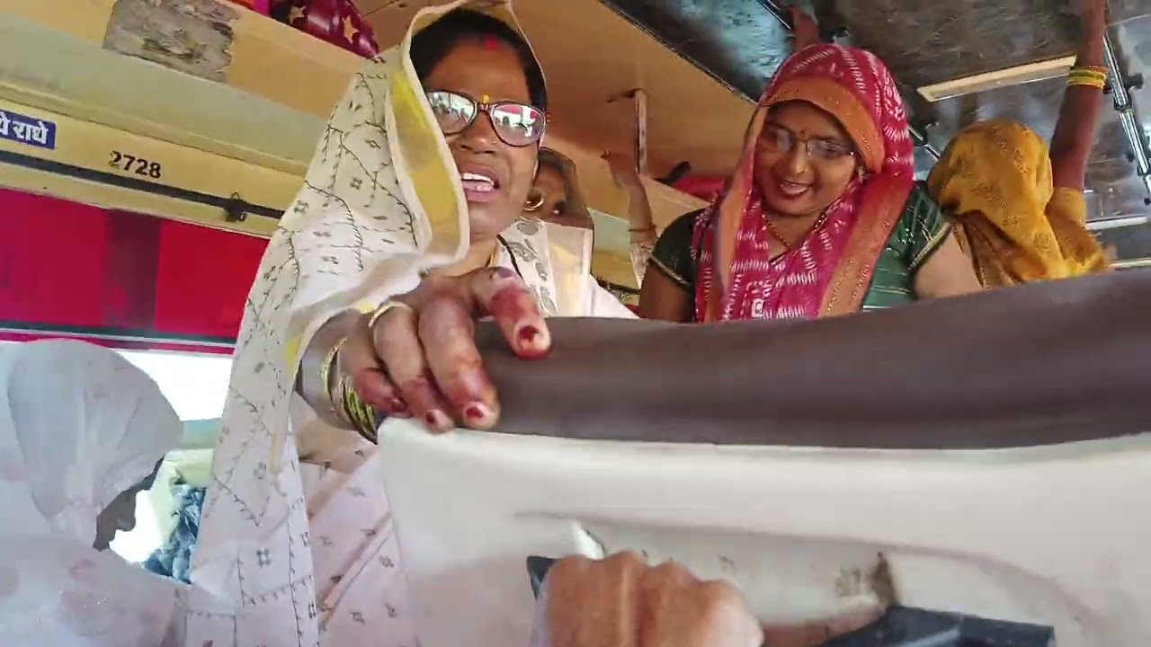 हरि धुन हरि धुन लागी मेरे मन में मैया धोने मैया धोने लगी मेरे मन में