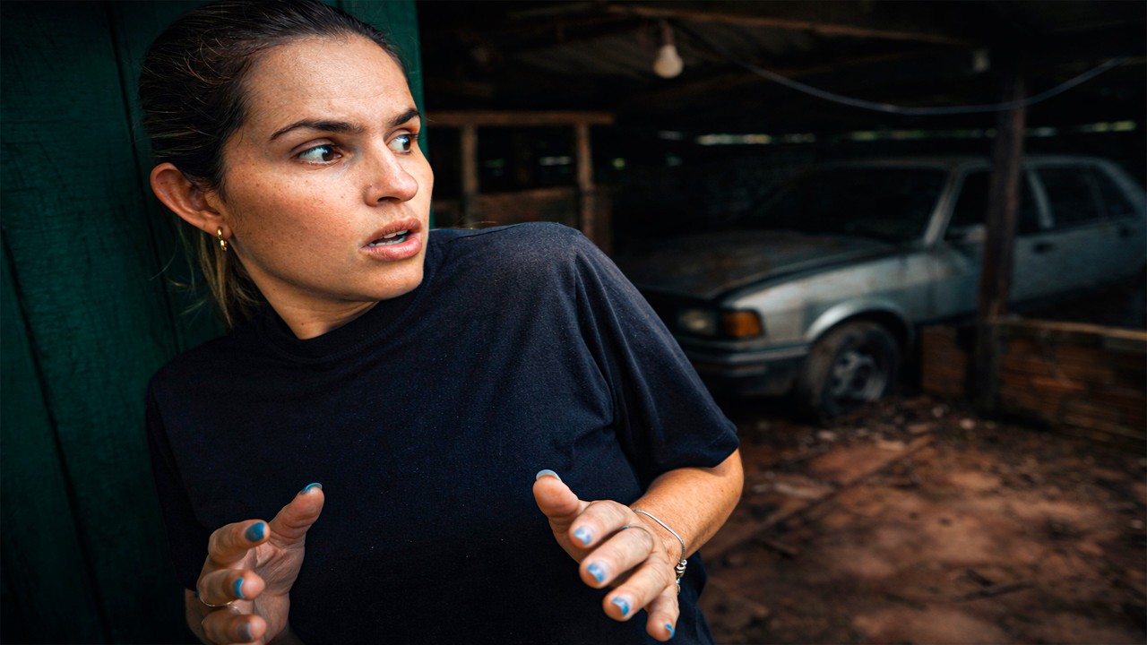 Encontramos um carro dentro de uma casa abandonada