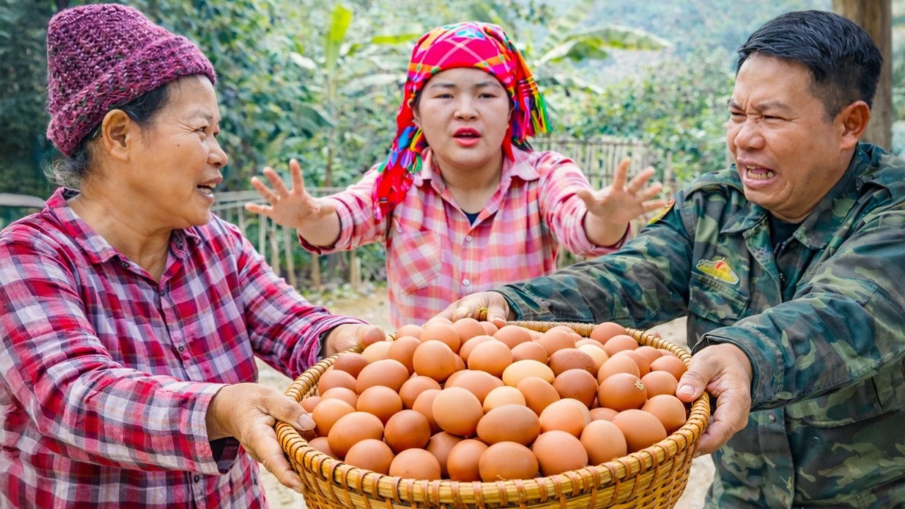 Wicked Mother-in-Law Ate Dinner with Us - Harvesting Chicken Eggs for Sale | Ly Tieu Ha's Husband