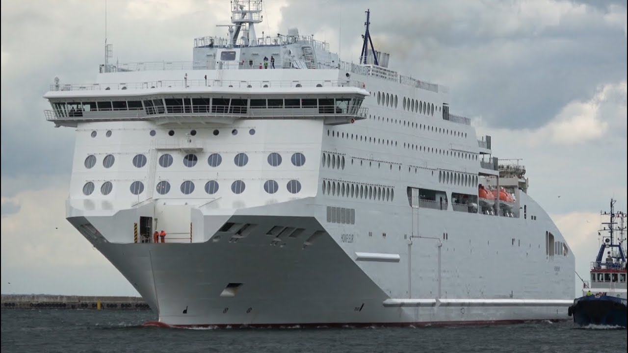 Exclusive | Stormy first call of the new LNG-powered Ferry Honfleur ( Rusadir ) at Port of Gdynia/Pl