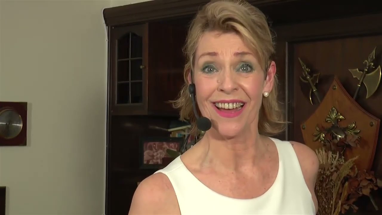 Ana María Pfeiff   Atenti Pebeta Official Video