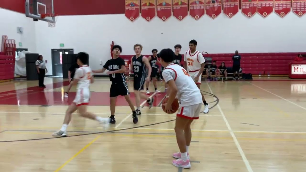 Wallenberg Bulldogs Varsity vs. Mills High School Vikings 1st Half 1/4/2025