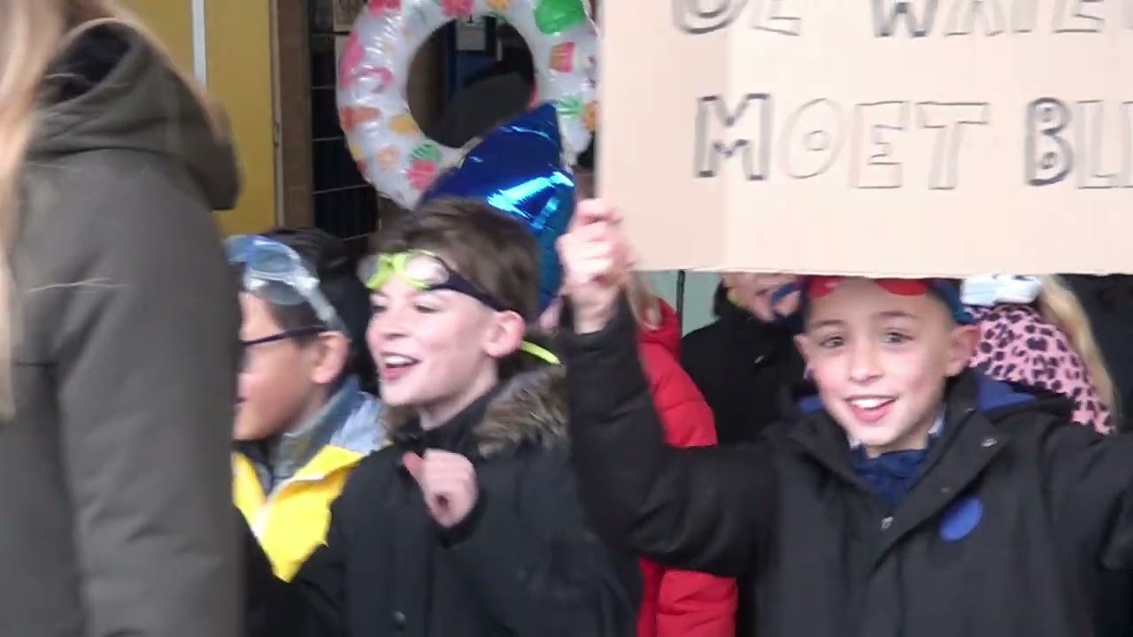 Regionieuws TV-Basisscholen Wateringen voeren actie met 700 kinderen voor behoud zwembad de Waterman