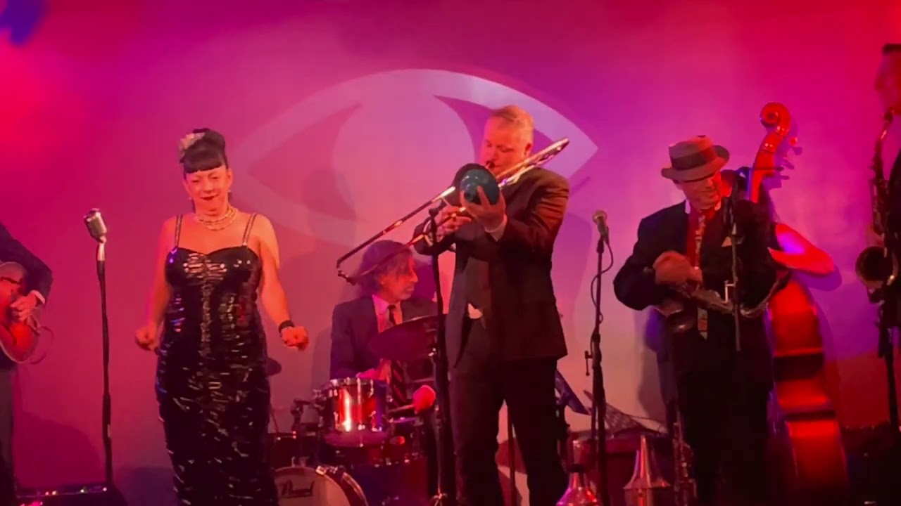 Ingrid Lucia & The Flying Neutrinos first set at RedEye NY. 02.18.23