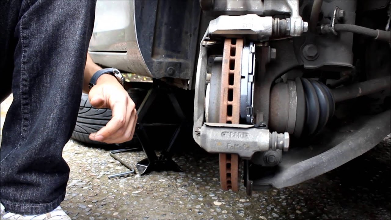 HTM - Tutorial cambio pastillas de freno (Ford Fiesta 2012)