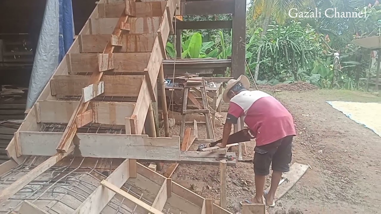 PROSES PEMBUATAN  TANGGA BETON, UNTUK RUMAH PANGGUNG.