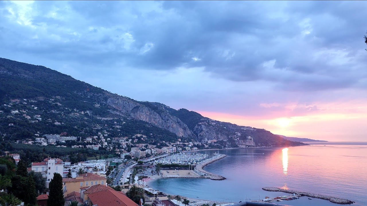 De soleil de la ville de Menton Provence-Alpes-Côte d'Azur France. Walking tour  Прогулка  Ментон