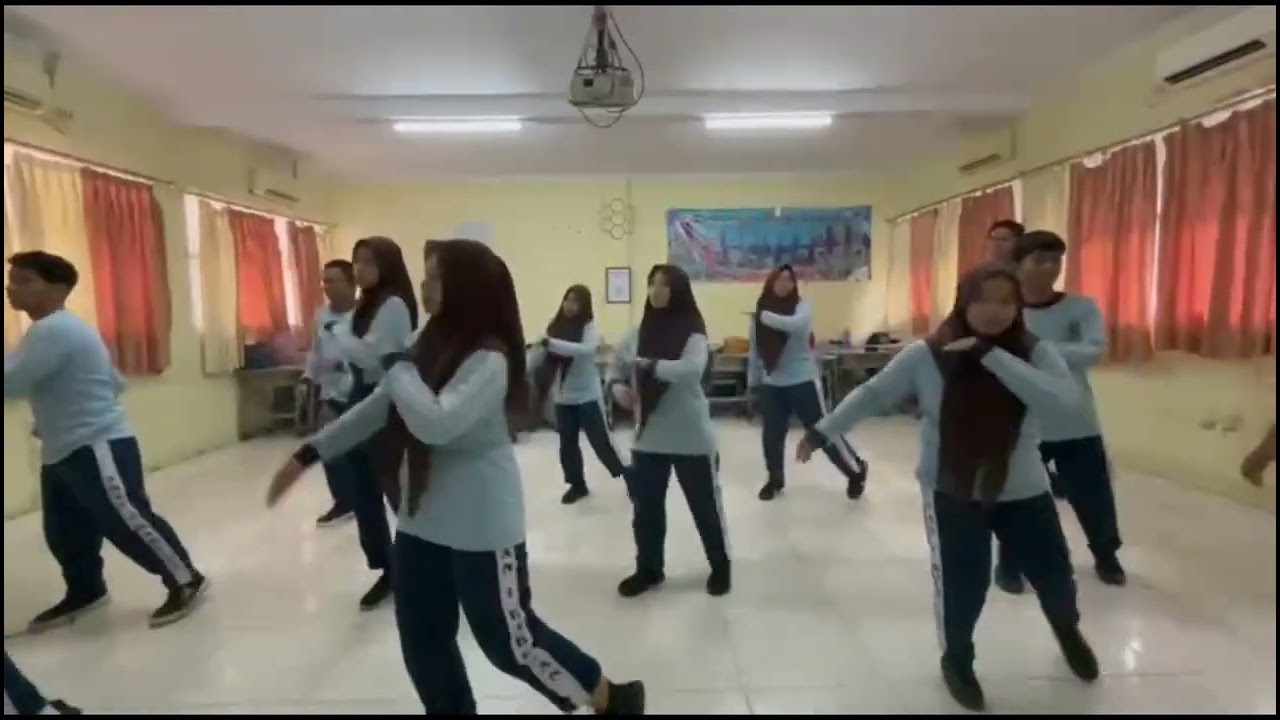 PRAKTEK SENAM KREASI KELAS 12B