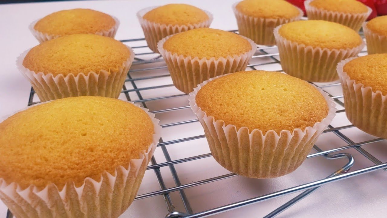Vanilla cupcake | moist fluffy vanilla cupcake recipe