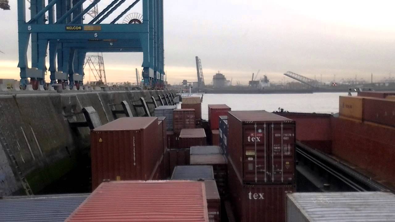 Laden lossen in antwerpen haven