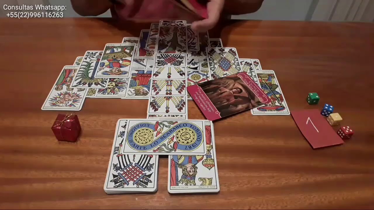 Tarot Interativo:  Sua atitude me confunde muito!! O que ele,a realmente quer de mim ?