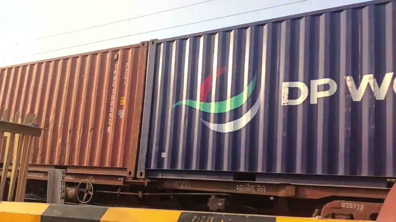 ફાટક બંધ થઈ ગયા રેલવે આઈ 😜😝