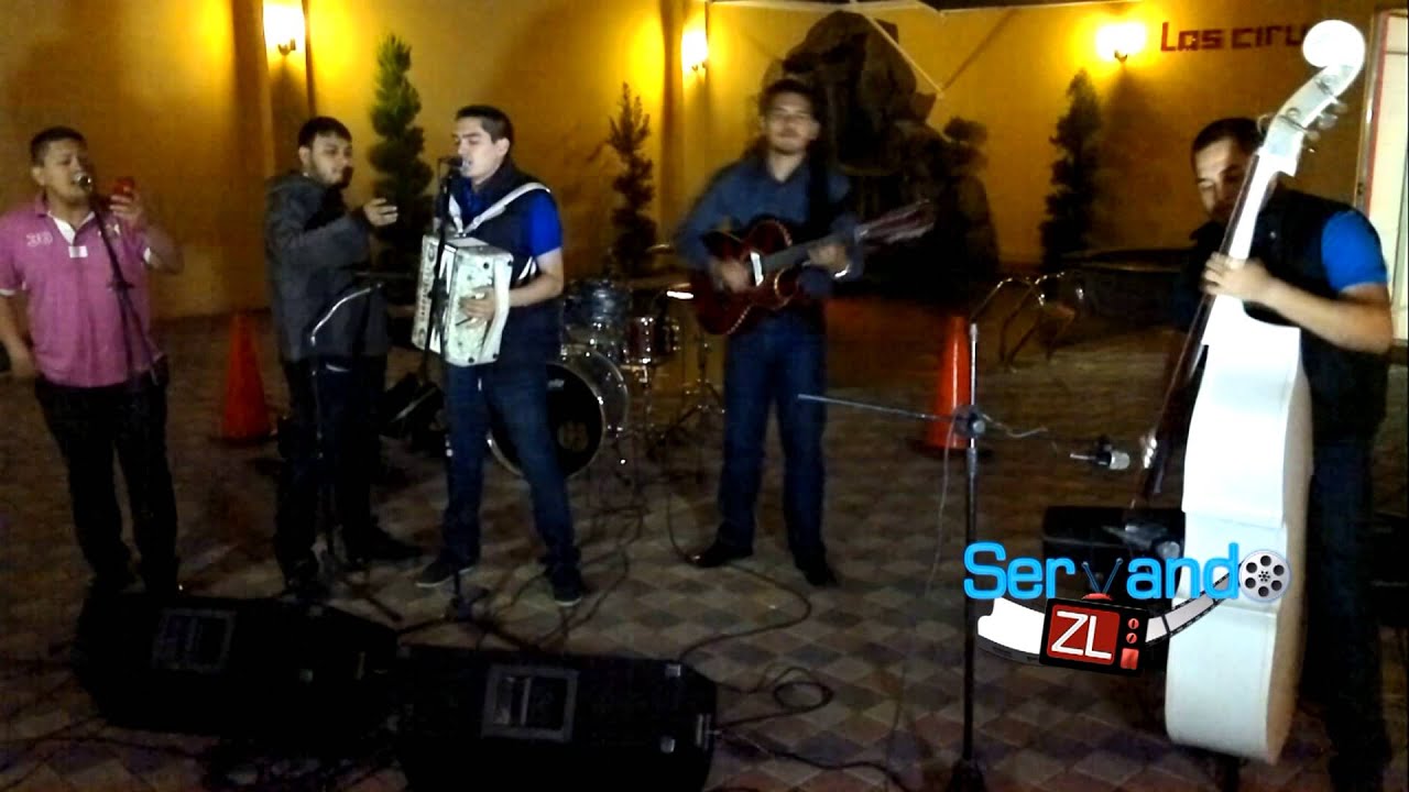 Los Juniors De Culiacan Con Tololoche - El Yoghurt (En Vivo 2013)
