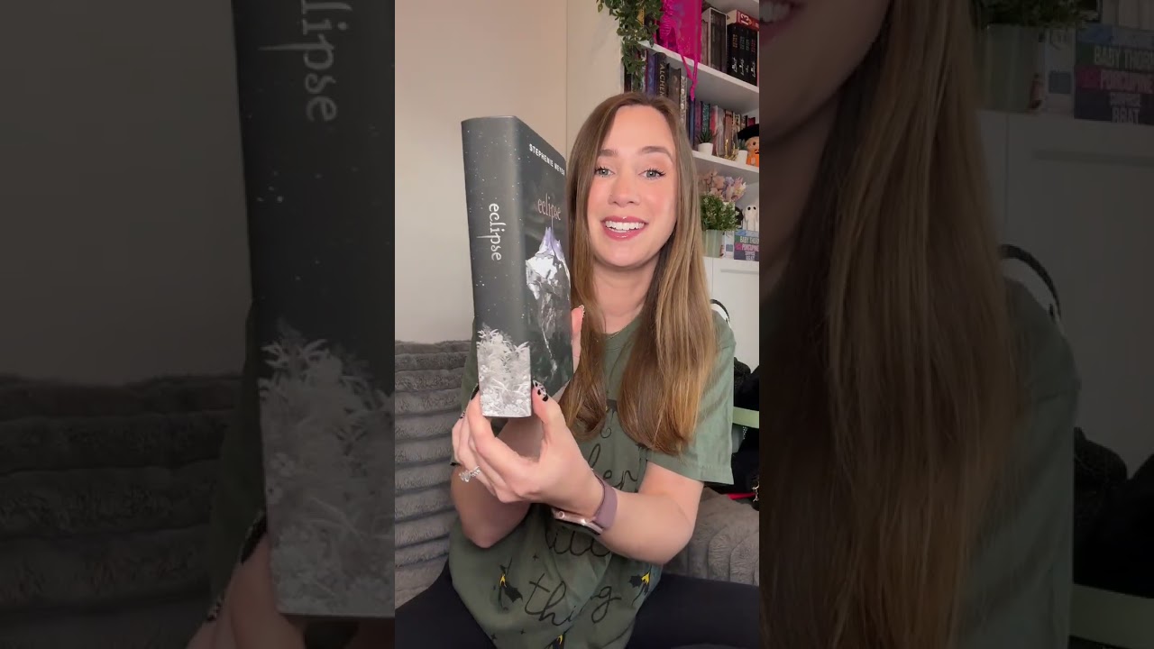 The Twilight Saga Deluxe Hardcover Collection brings together all five books: Twilight, New Moon,