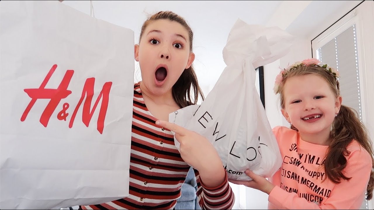 SISTER BUYS MY HOLIDAY ESSENTIALS OUTFIT CHALLENGE! + TRY ON!