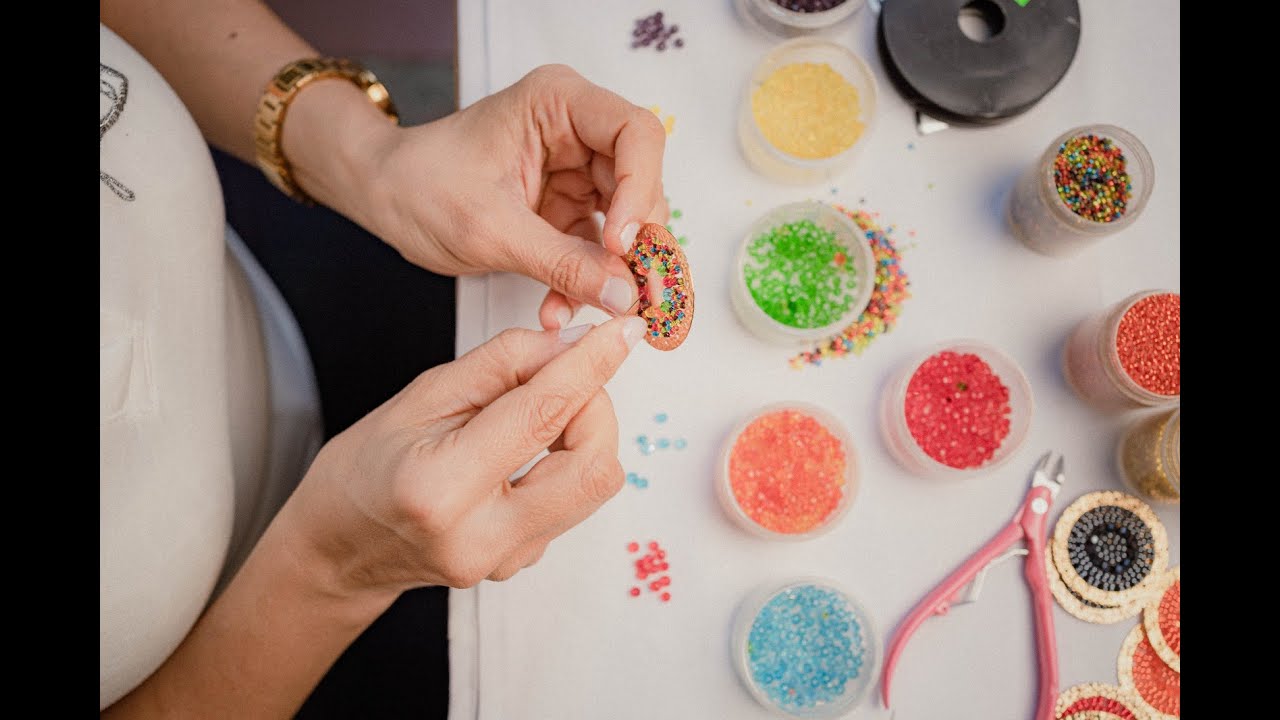 D&eacute;couvrez notre technique de tissage de perles &agrave; l'aiguille ✨