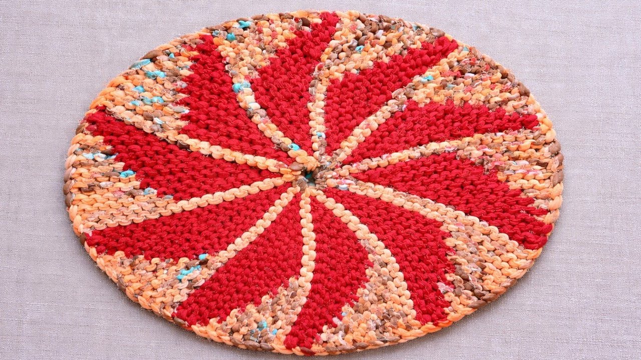  गोलाकार पायदान के अंदर तिकोनी कलियां बनाएं। Doormat new design ।