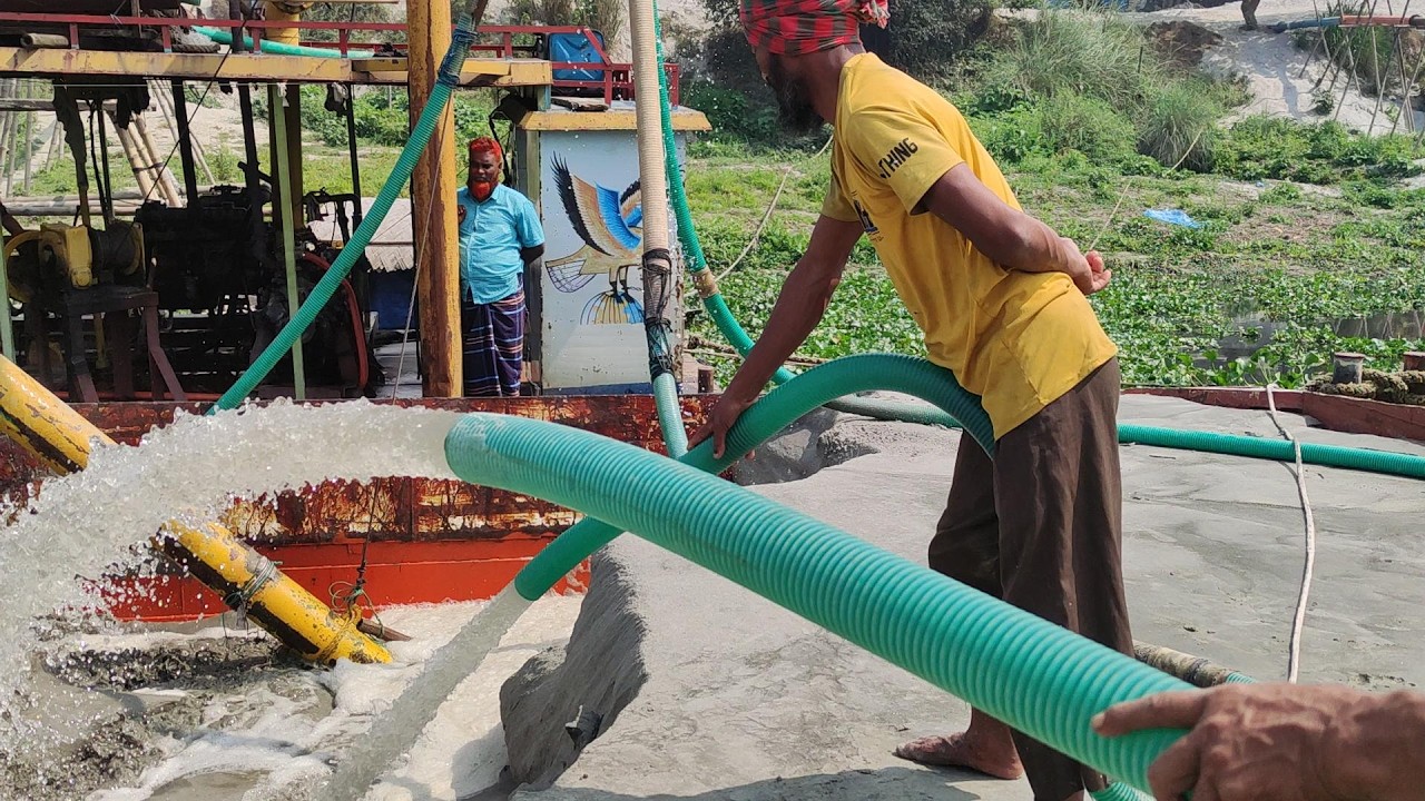 Traditional Sand Mining: Unloading a Barge with a High-Pressure Water Hose | Sand Flow Chronicles