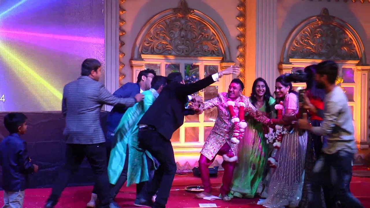 Best comedy couple dance  #funny dance #sangeetcoupledance #entertainingcoupleperformance