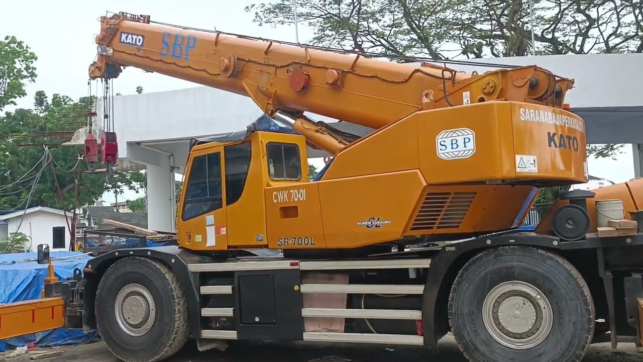 Mobile Crane vs. Tower Crane Which One Dominates Construction Sites