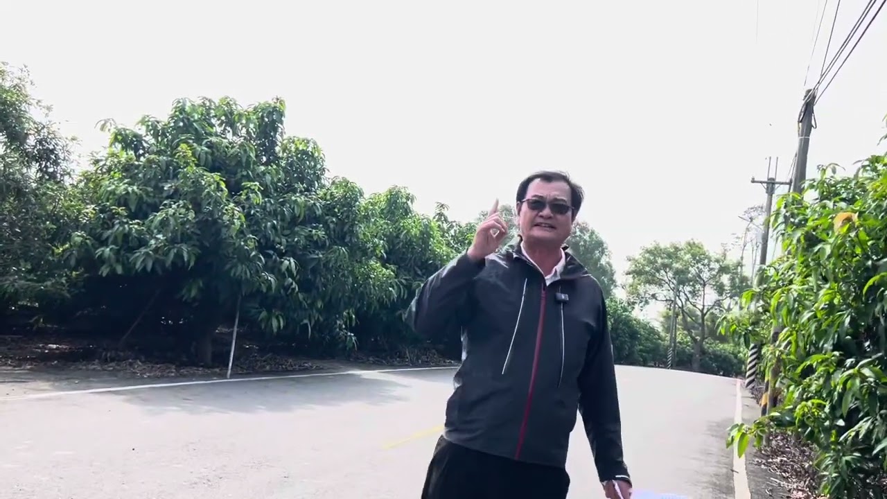 這是台南七分芒果園  面寬約45-90。深度約160  臨八米路。開價1180萬。歡迎大家一起鑑賞
