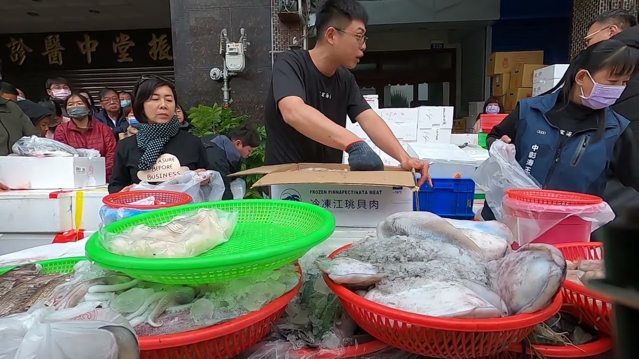 海怪級大花枝 20箱要賣光了 #中彰海王子 #烏日火車站 #海鮮叫賣 #海鮮拍賣