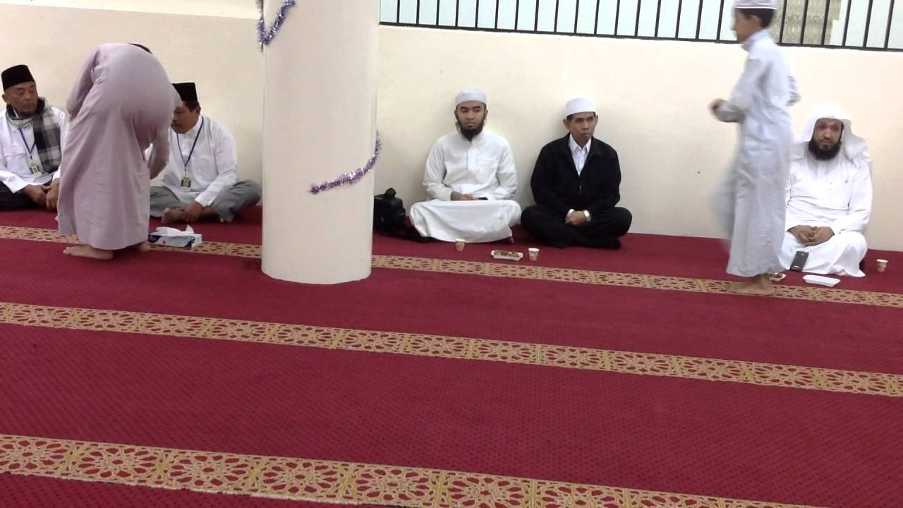 تلاوة رائعة للطالب عسل يانتو بحلقات عاشور بخاري