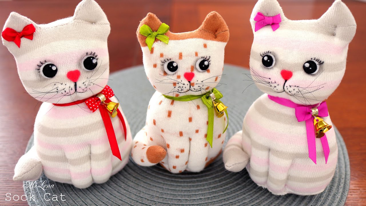 🐱 КОТЕНОК ИЗ НОСКОВ 🧦 Cutest Kitten out of socks 😸
