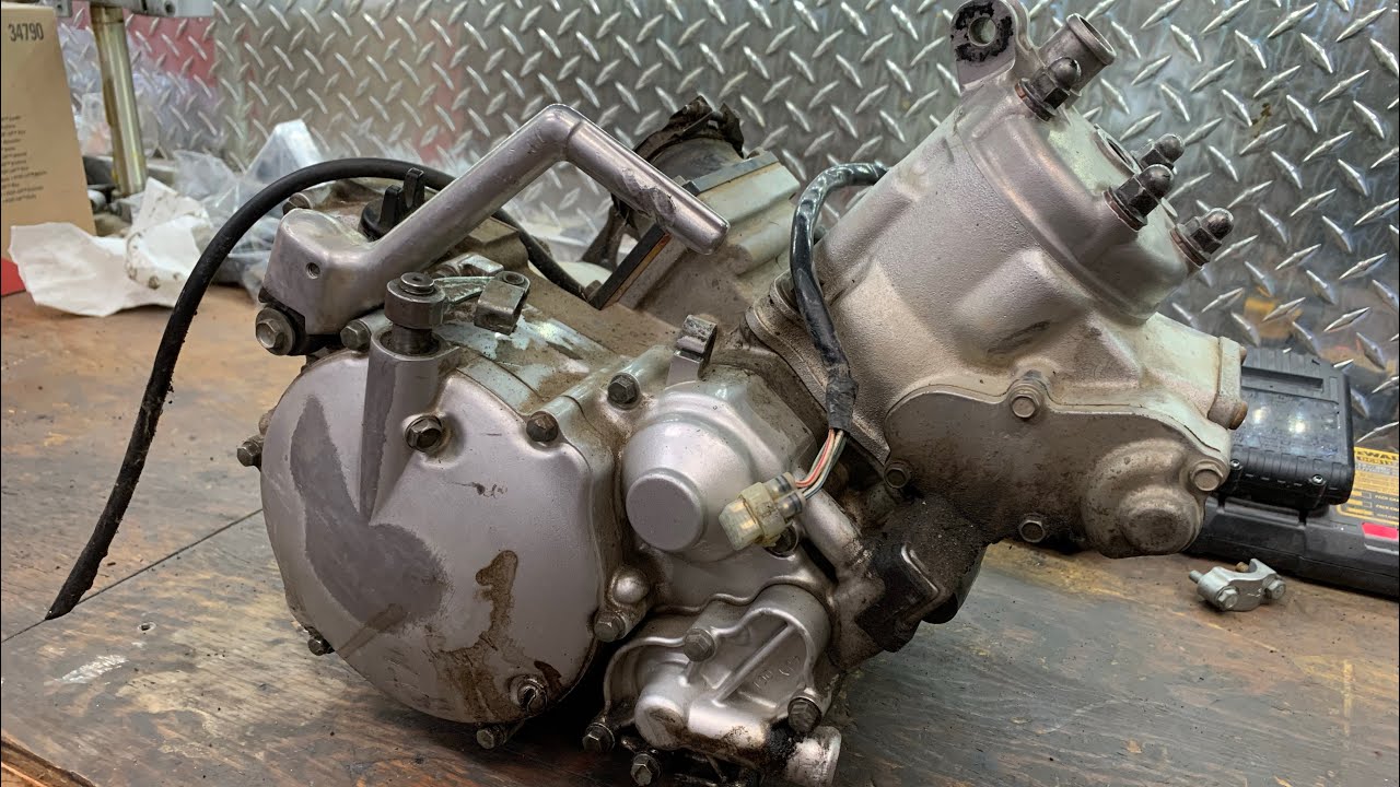1996 YAMAHA YZ125  2 STROKE REBUILD PT 2 (ENGINE TEARDOWN)