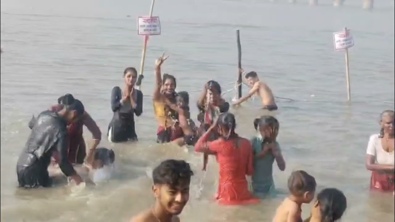 आज की वीडियो में दिखाएंगे राजघाट का गंगा स्नान...