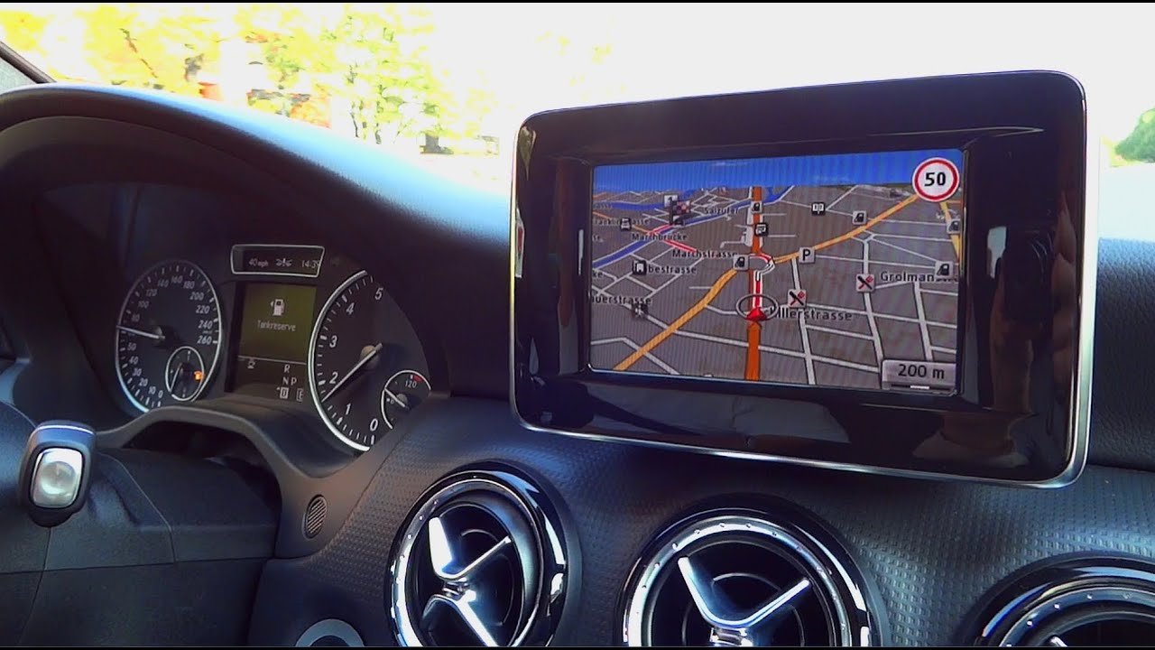 2012 A-Klasse - Mercedes A200 - interior drive [HD]