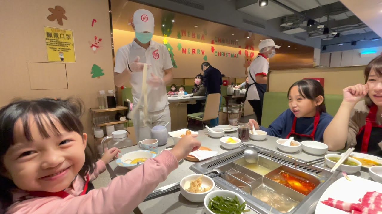 Connie9歲8個月-Queenie5歲6個月ㄧ起去Mega City板橋大遠百海底撈火鍋吃午餐-2021年12月18日-全部影片