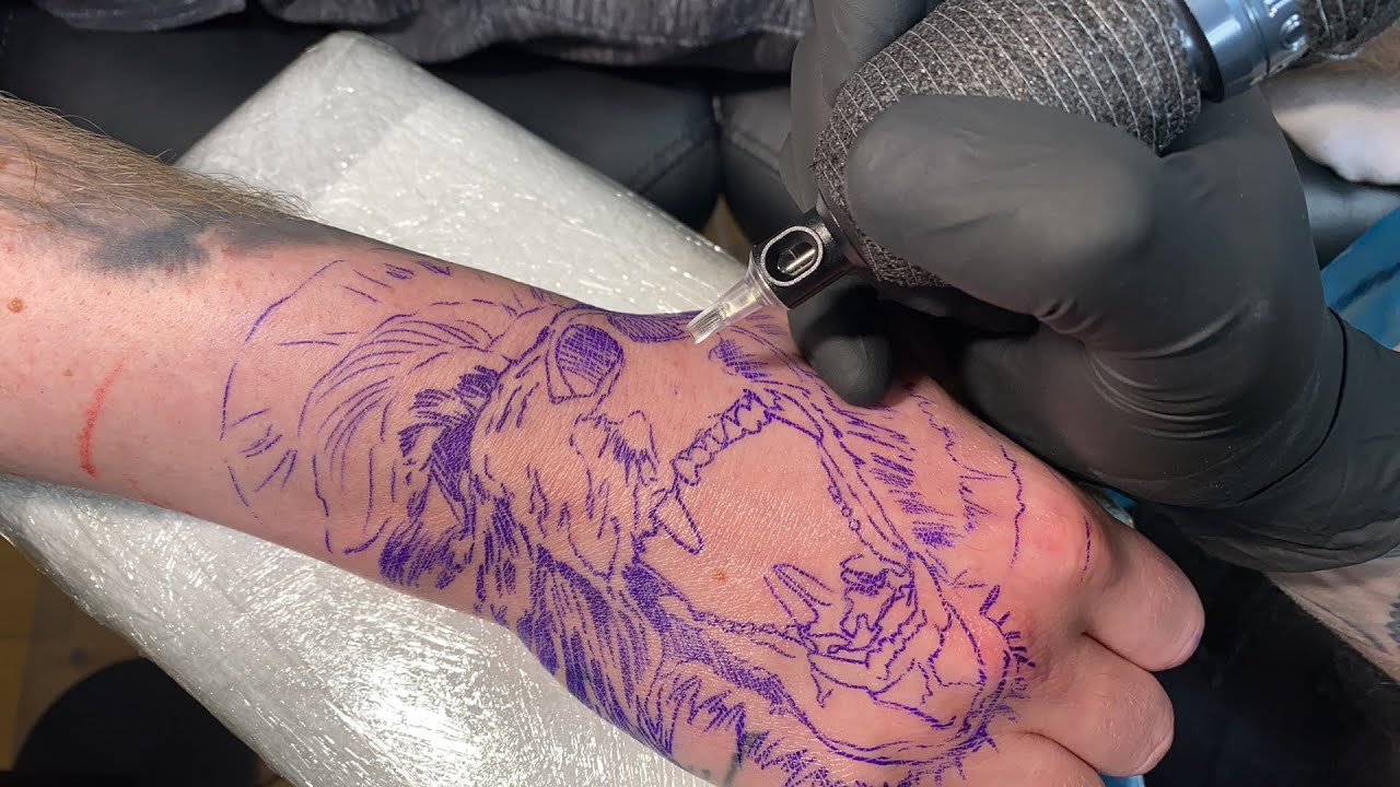 LIVE TATTOO: BEAR HAND 🐻