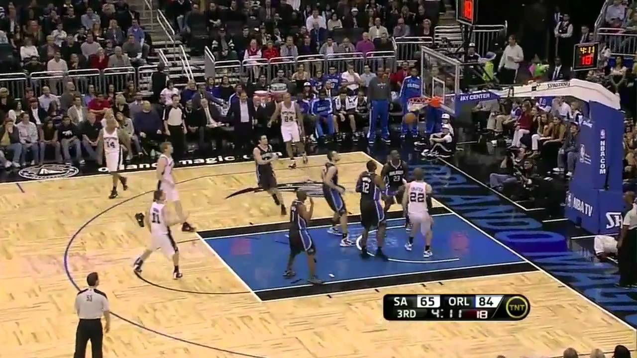 Dwight Howard catches Quinn's shot in mid air (Dec 23 2010)