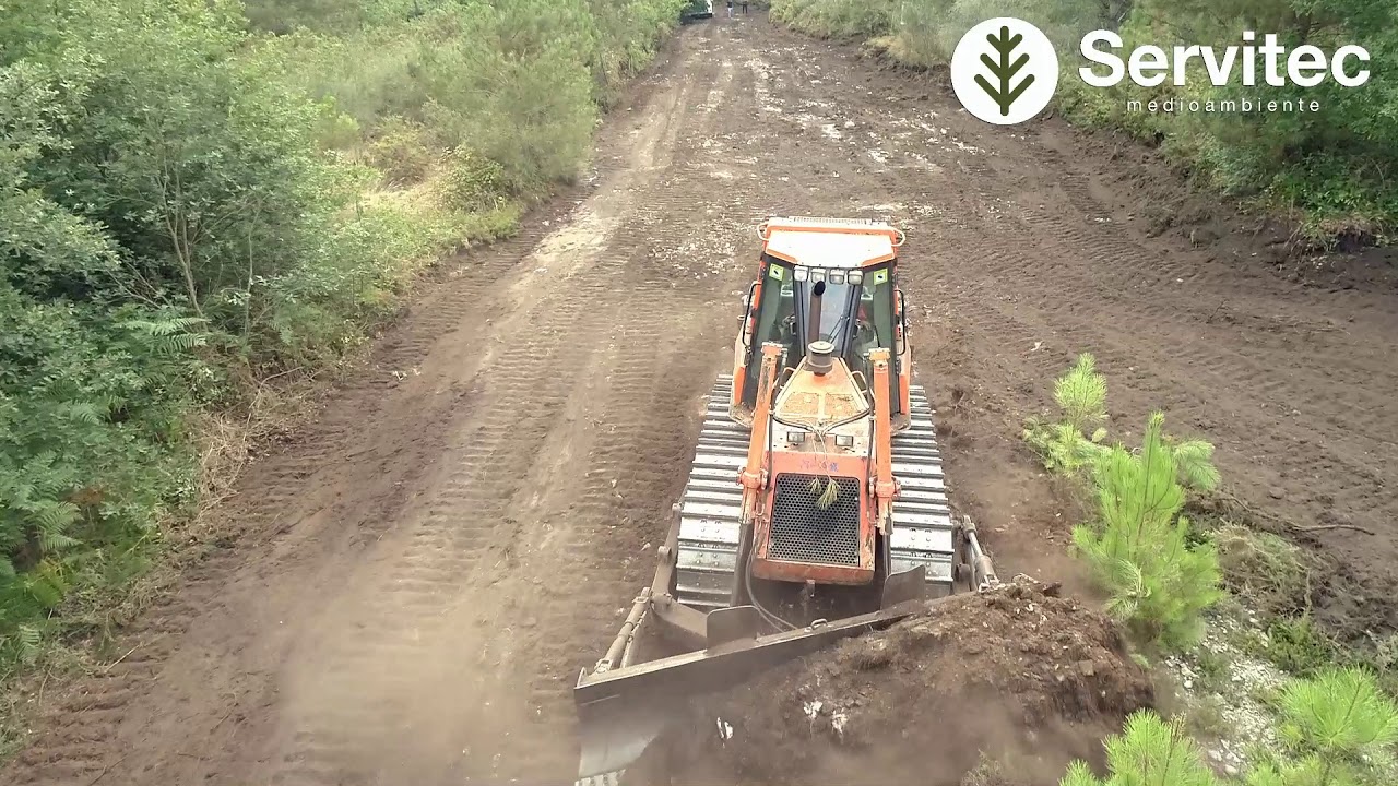 Prevenci&oacute;n de incendios forestales mediante creaci&oacute;n de l&iacute;neas cortafuegos con bulldozer