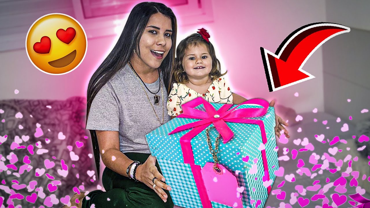 MINHA IRMÃZINHA DE 1 ANO RECEBEU PRESENTE DE FÃS PELA PRIMEIRA VEZ!! *emocionante*