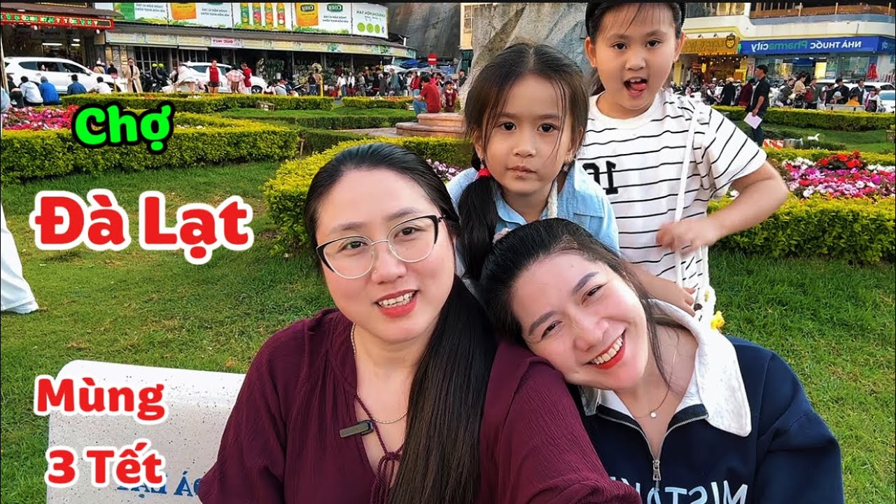 556/ Mùng 3 Tết ở chợ Đà Lạt cùng những người thân yêu vui quá vui