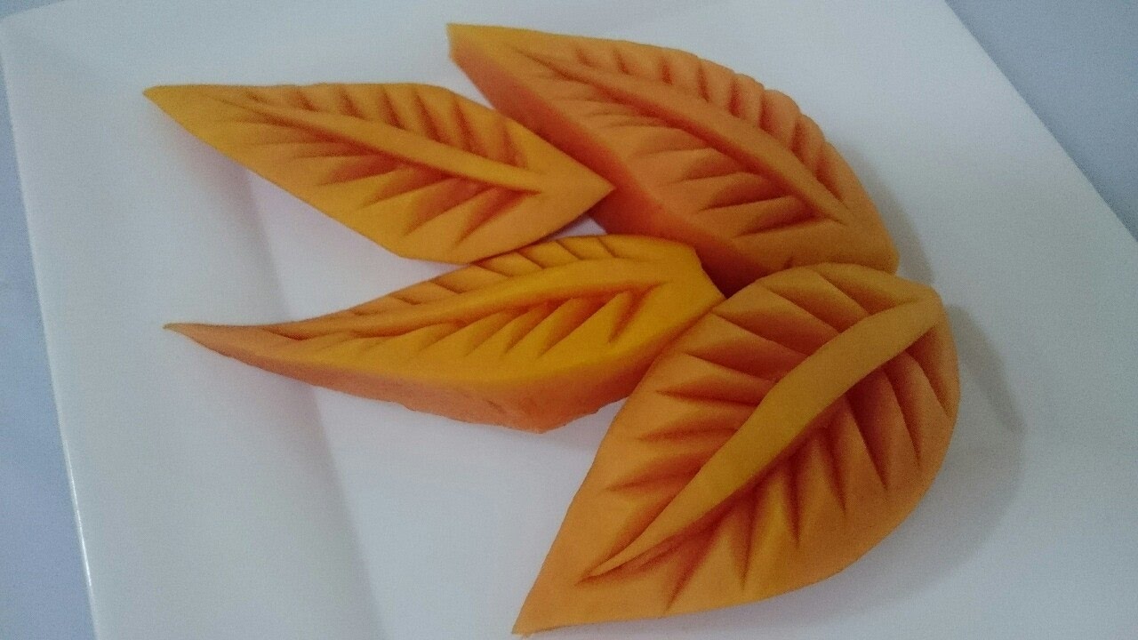 แกะสลักมะละกอเป็นใบไม ้ Papaya carving basic | Thai carving by Arm