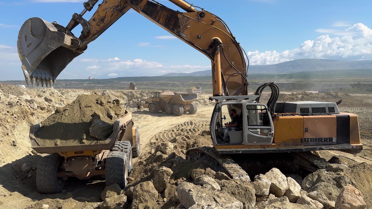 Liebherr 974 Excavator & Cat 352F  With Hydr. Hammer Loading Stone Layers In  Bell B50D - Ascon Ltd