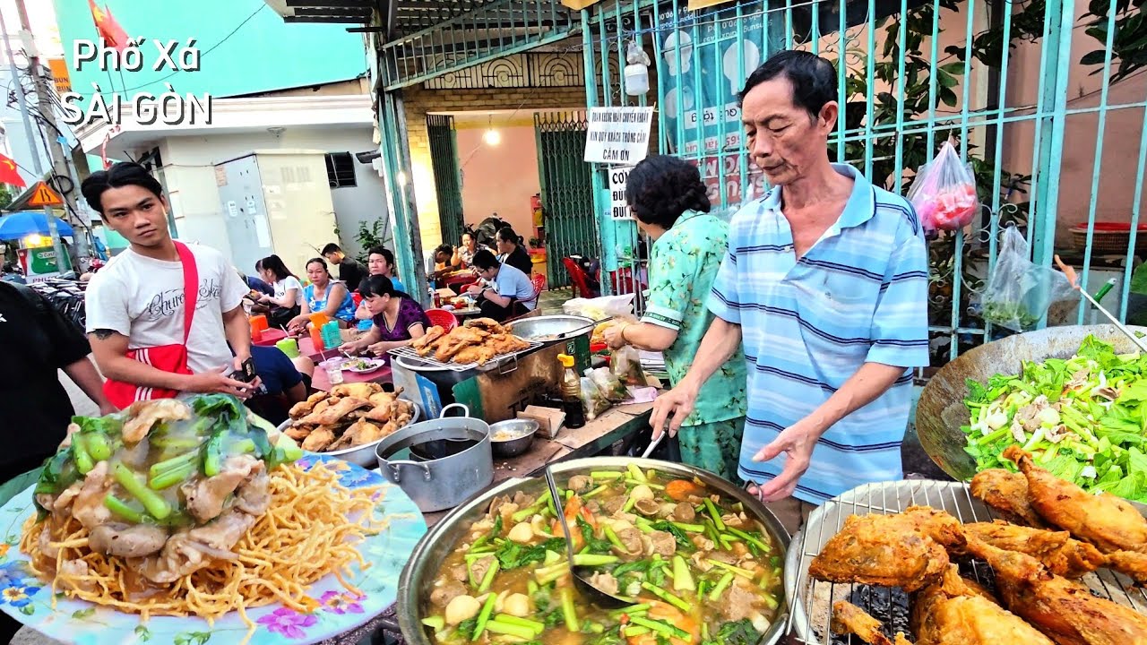 Quá ngon mà SIÊU RẺ món MÌ GIÒN, HỦ TÍU XÀO, CƠM CHIÊN HẢI SẢN chỉ 35K đầy ắp tôm thịt đã 40 năm