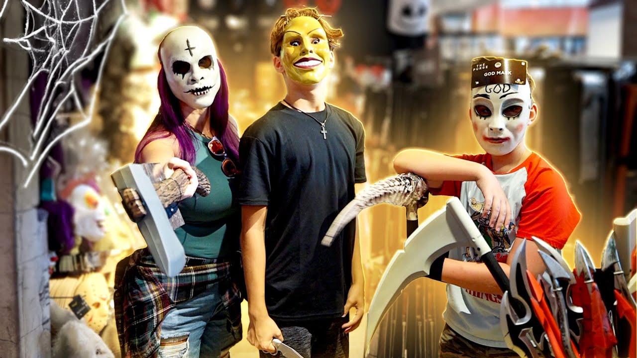 Тур по магазинам Spirit Halloween 2024! FUNhouse Family