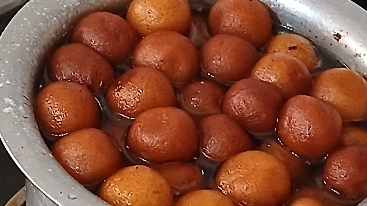 अर्धा किलो खव्याचे गुलाबजाम बनवले आज!!गुलाबजाम recipy 😋🤩testy#माझ्या बाळाच्या आवडीचे गुलाबजाम 