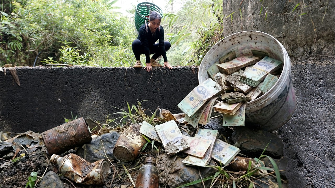 From Surviving Among Trash, a Poor Girl Suddenly Touched a Forgotten Bucket of Cash in Nature