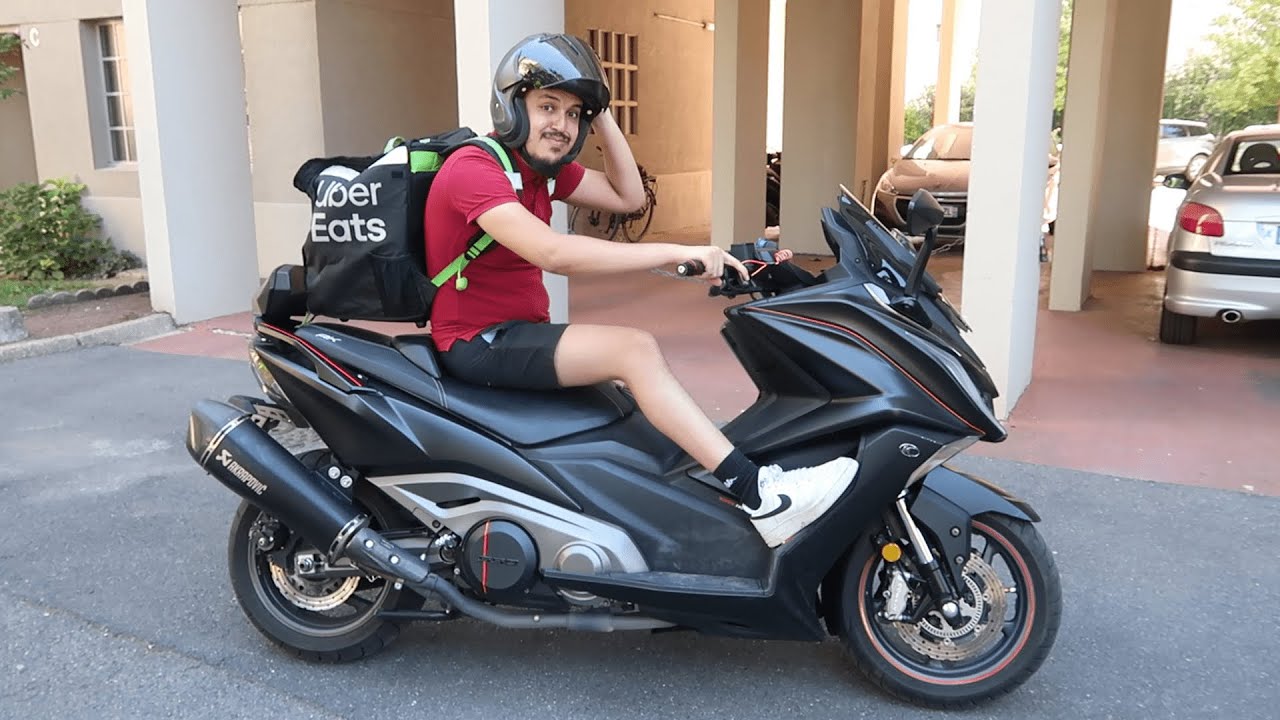 JE TOMBE EN PANNE EN LIVRAISON UBER EATS ! (JE MANGE LA COMMANDE)