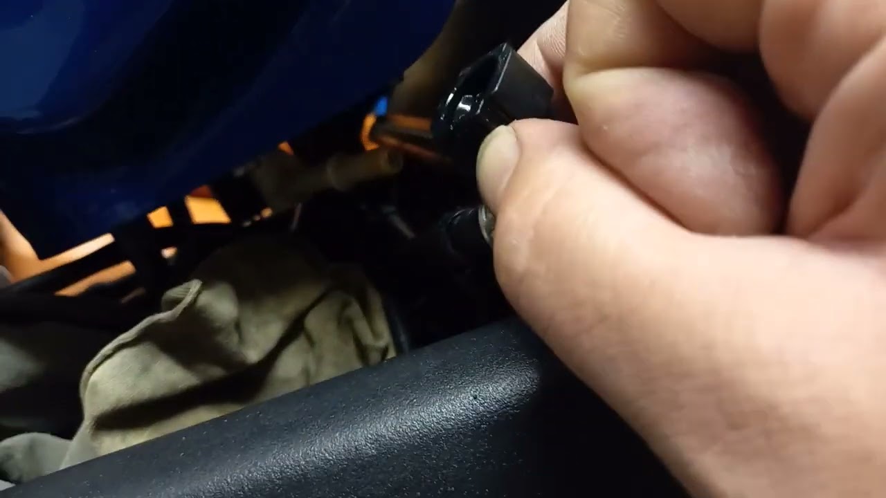 Triumph 675 Daytona 2009 - 2012 Removal of Tubing from Fuel Tank / Fuel Pump spigot