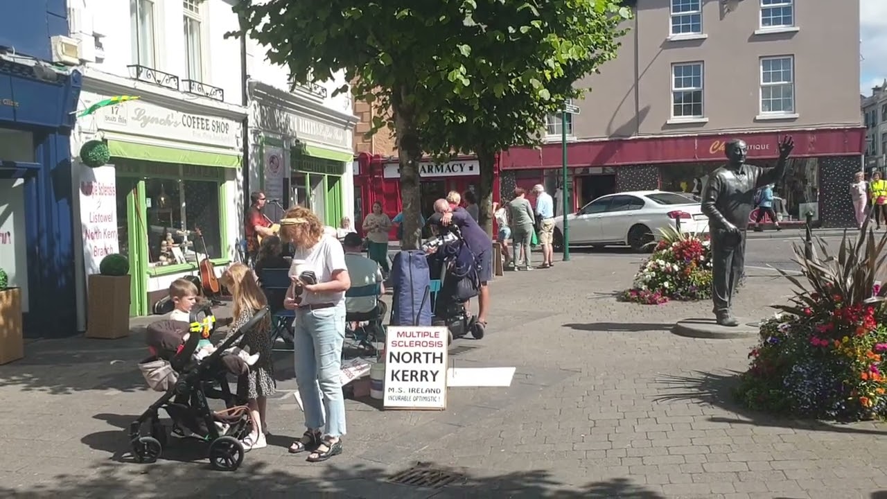 Singer Joe Lynch doing a charity gig at Listowel Town.2022.