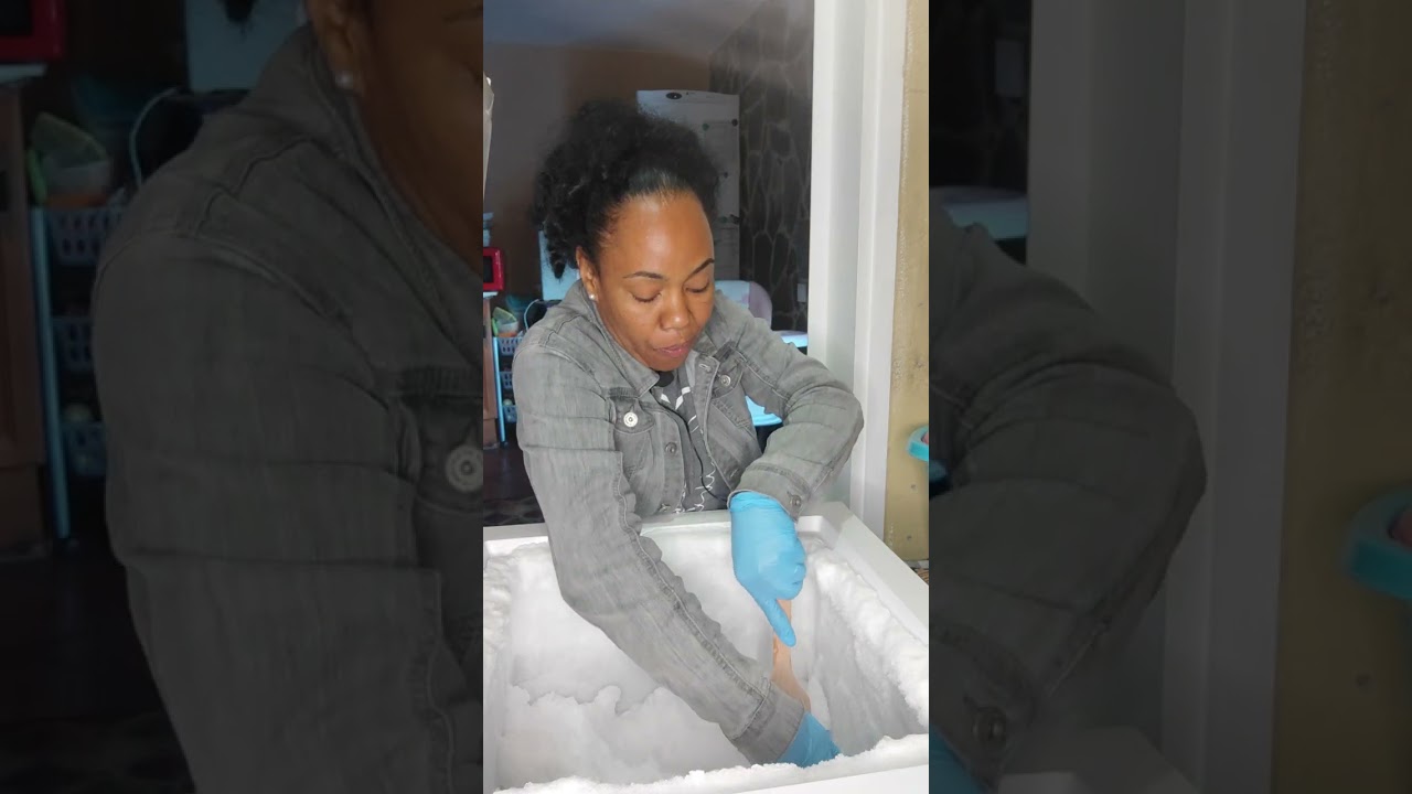 ASMR/EATING FLUFFY ICE/FROM THE BIG FREEZER ❄️❄️