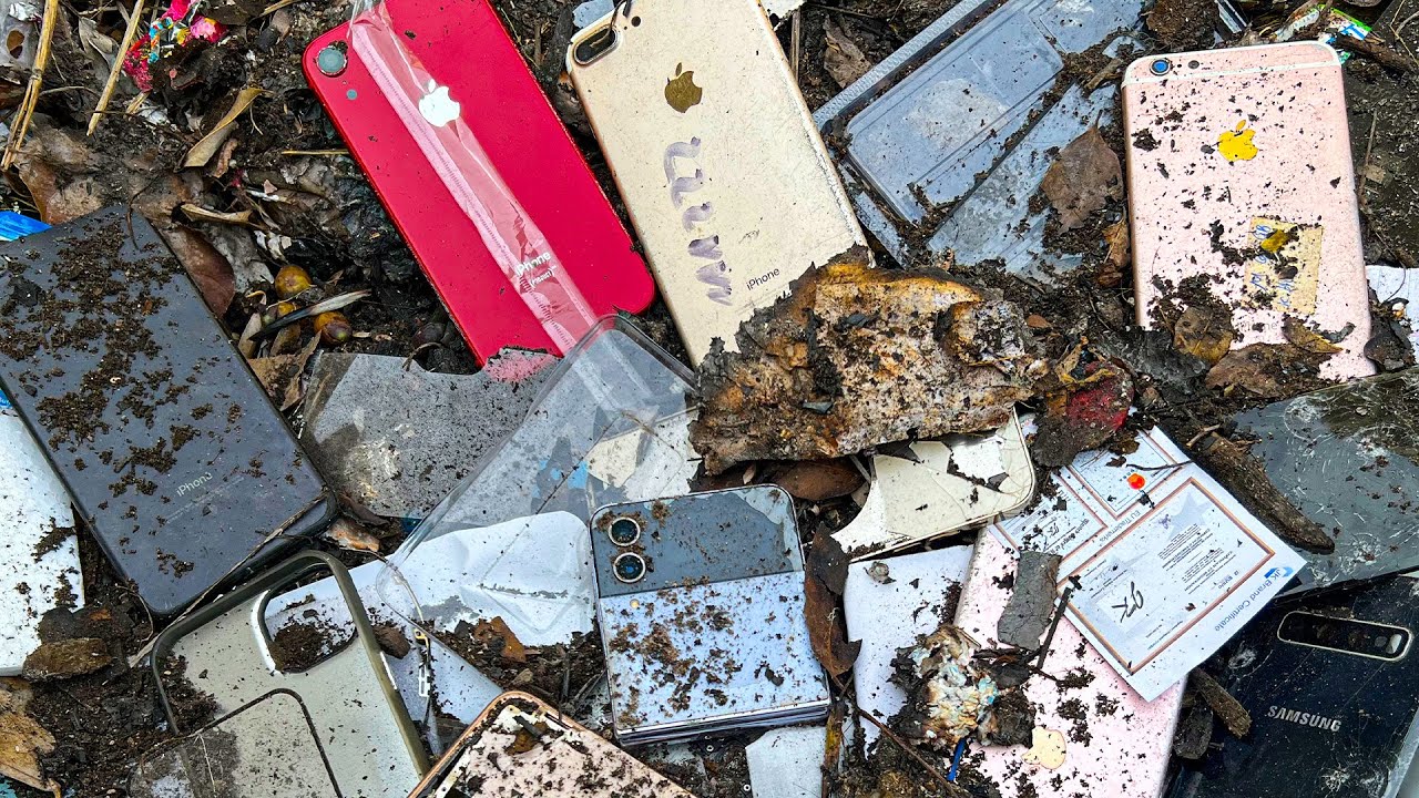 Restoration Abandoned Destroyed Phone Found From Rubbish || How i Restore SAMSUNG ZLIP4