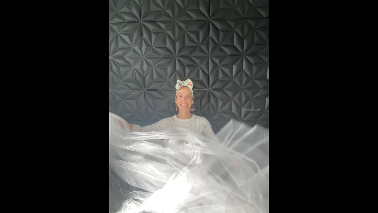 How to take care of your veil prior to and on your wedding day. 3 of my favorite tips!